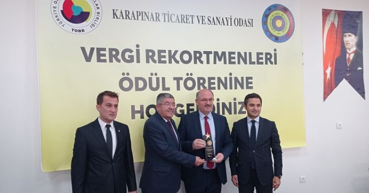 2021 Yılı Kurumlar Vergisi ve Gelir Vergisinde Sıralamaya Giren Üyelerimize Plaketleri Takdim Edildi.